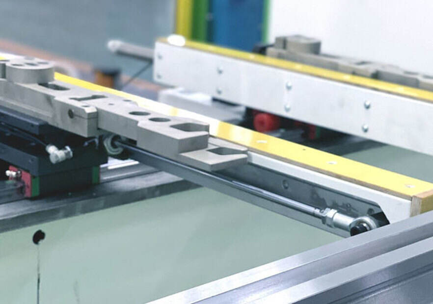 Drukpers 4-As CNC Agtermeting Met X, R, Z1, Z2-As