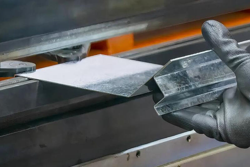 Hvordan forbedres gentageligheden ved bøjning på en pressebremse?