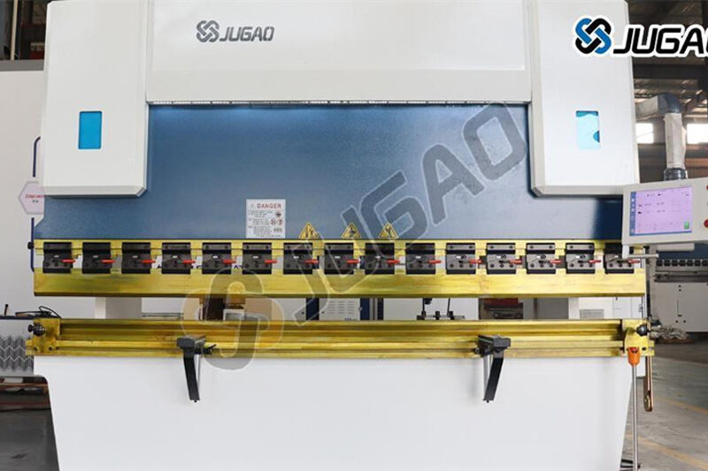 A complete guide to the selection and maintenance of hydraulic oil for bending machines: key elements to achieve optimal equipment performance