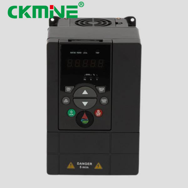 How Solar Water Pump Inverters are Redefining Agriculture