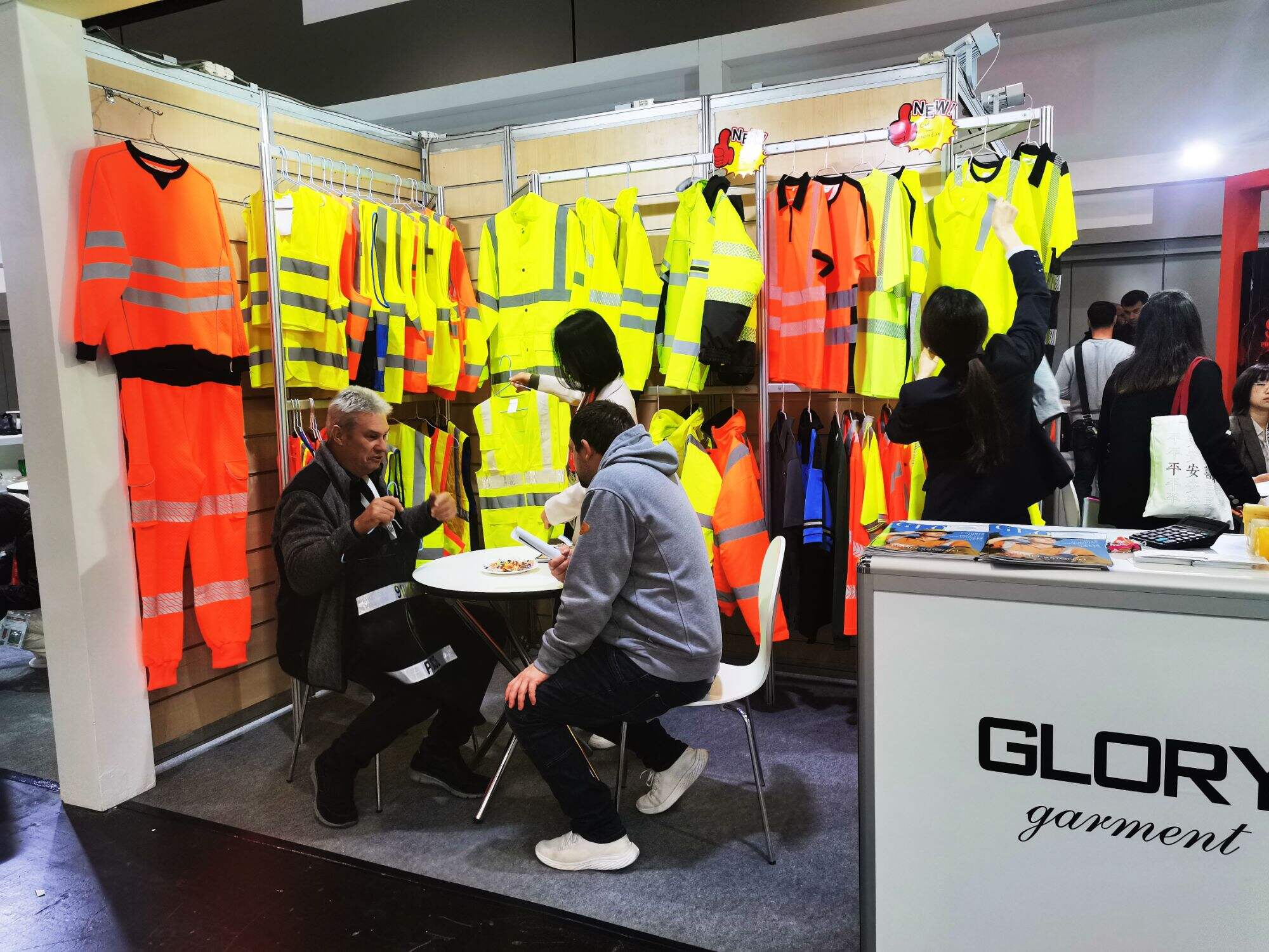 Pioneering Innovation: Glory Garment's Breakthroughs in Reflective Technology