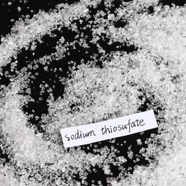 Kas daro sodio tioksulfatą taip universaliu?