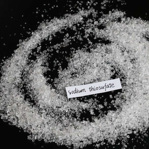 Įvairus sodio tioksulfato naudojimas pramoneje kartu su mokslais