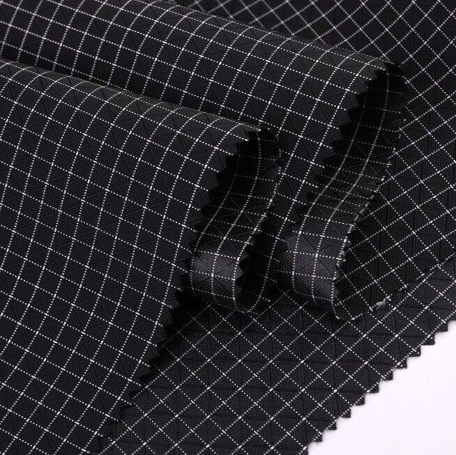 Come curare correttamente il tessuto in nylon rip-stop per garantirne la lunga durata