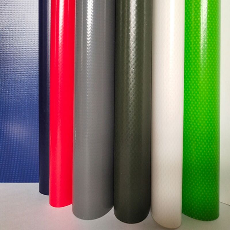 كيف يتفوق قماش البوليستر المطلي بالفينيل على المواد الأخرى من حيث المتانة