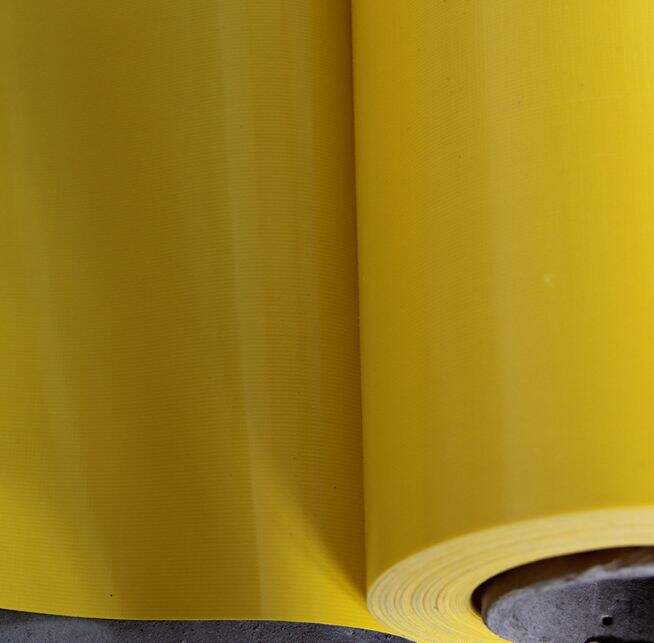 ما هي مزايا قماش البوليستر المطلي بالفينيل في مختلف الصناعات؟