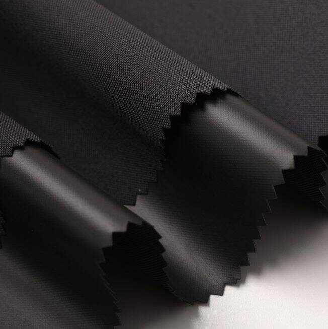 Jaké jsou nejnovější trendy v návrzích polyoxfordového materiálu?