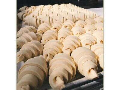 크루아상 성형 기술: 속도와 예술의 만남