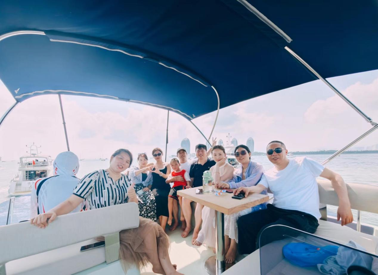 Die Marketingabteilung des Unternehmens veranstaltete erfolgreich eine Teambuilding-Aktion - eine Reise nach Sanya, um ein effizienteres Team zu schaffen