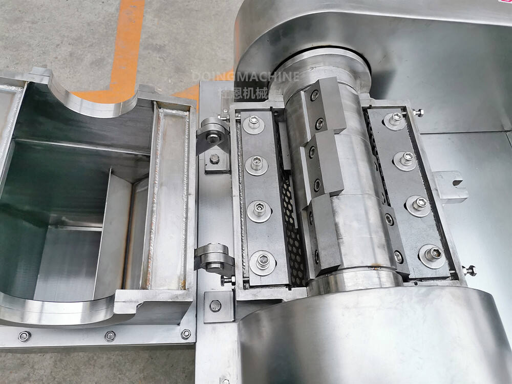Rotary knife cutter mill for dried fruits and vegetables manufacture