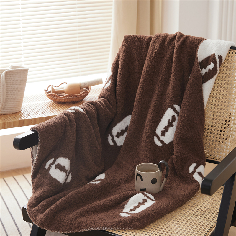 New arrival 100% polyester super fluffy microfiber soft rugby knitted blanket for home decoration details