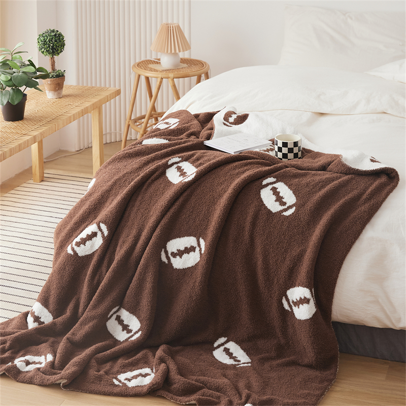 New arrival 100% polyester super fluffy microfiber soft rugby knitted blanket for home decoration details