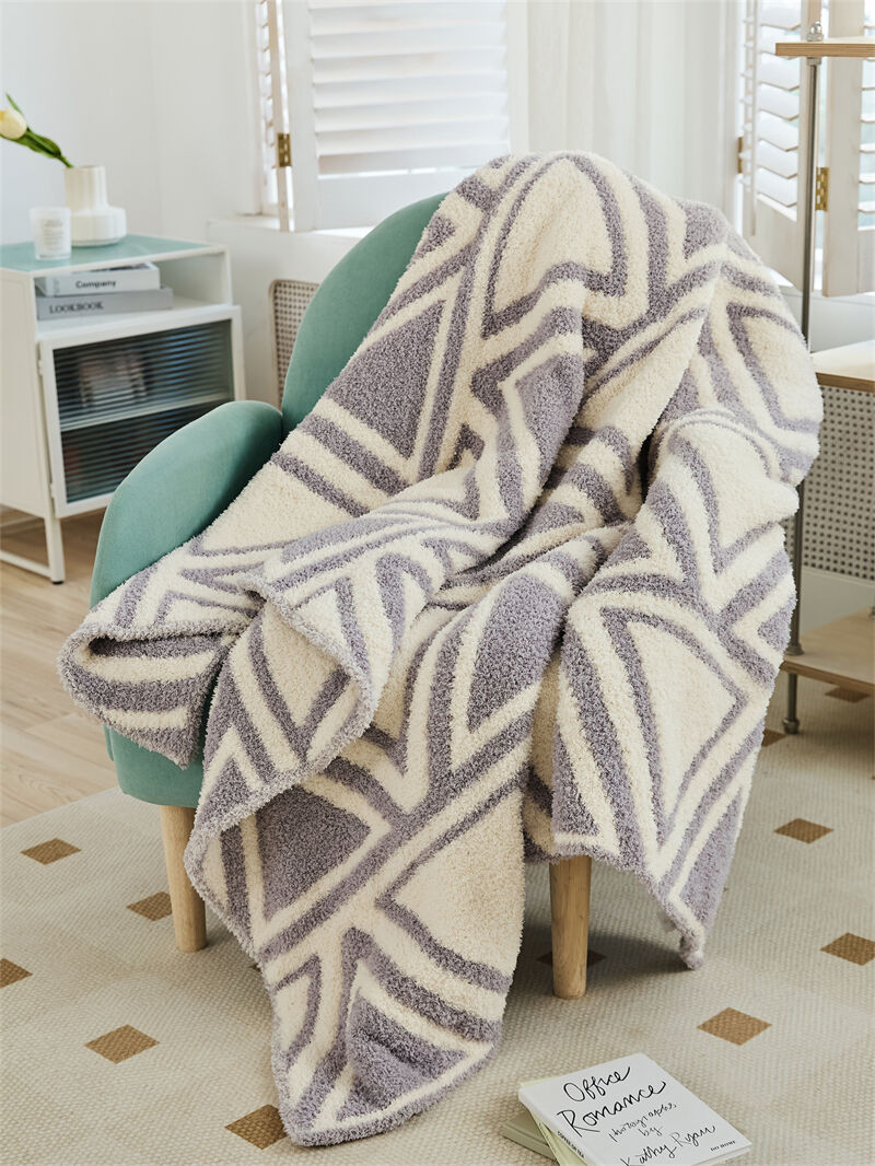 New Geometric Triangle 100% POLYESTER super cozy knitted throw blanket for home decoration OY factory