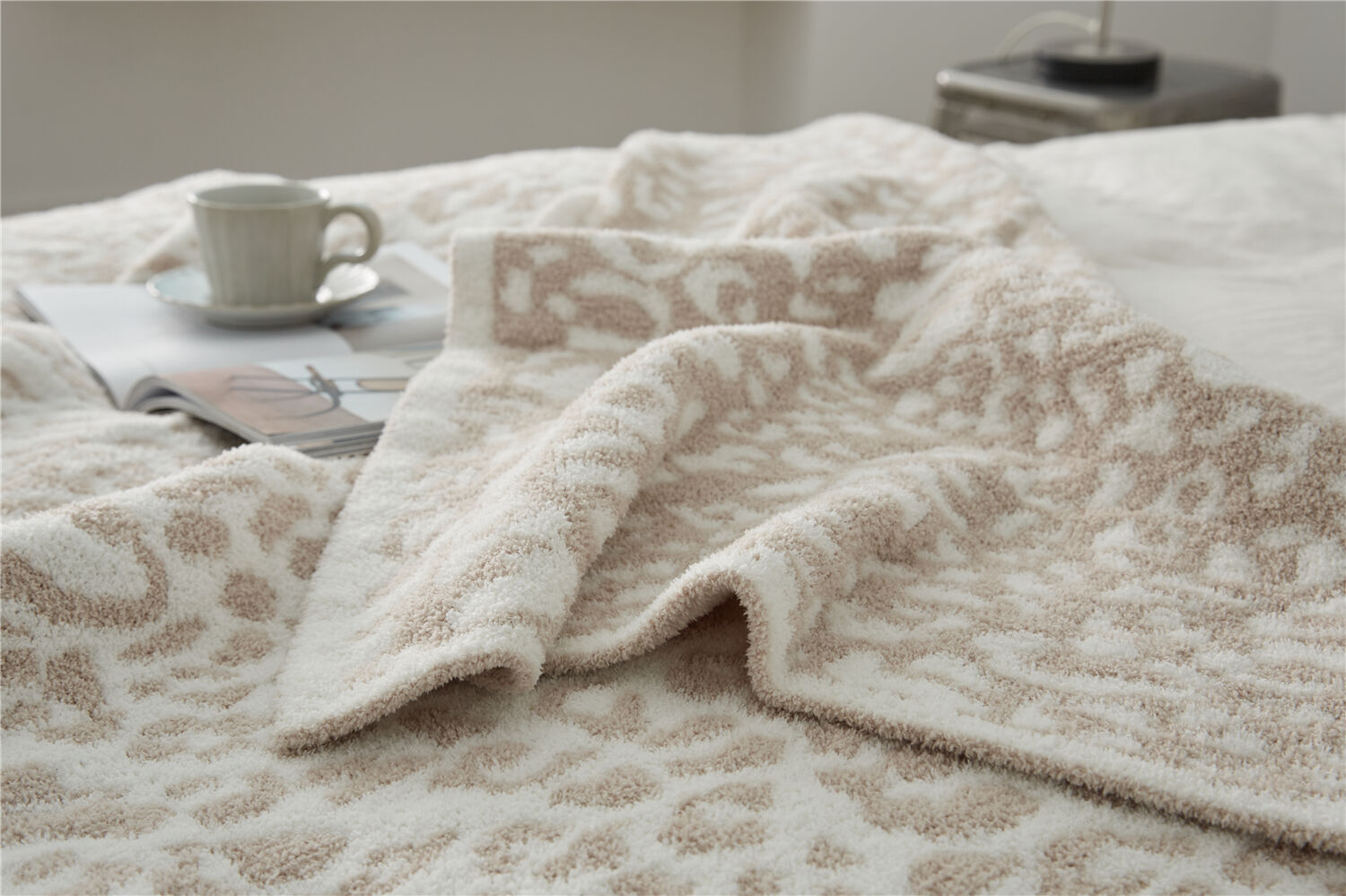 BLA OEKO-TEX  Knitted Leopard Print Blankets Winter Warm Faux Fur Microfiber Plaid Bedspread Fluffy Adult Blanket Throw supplier