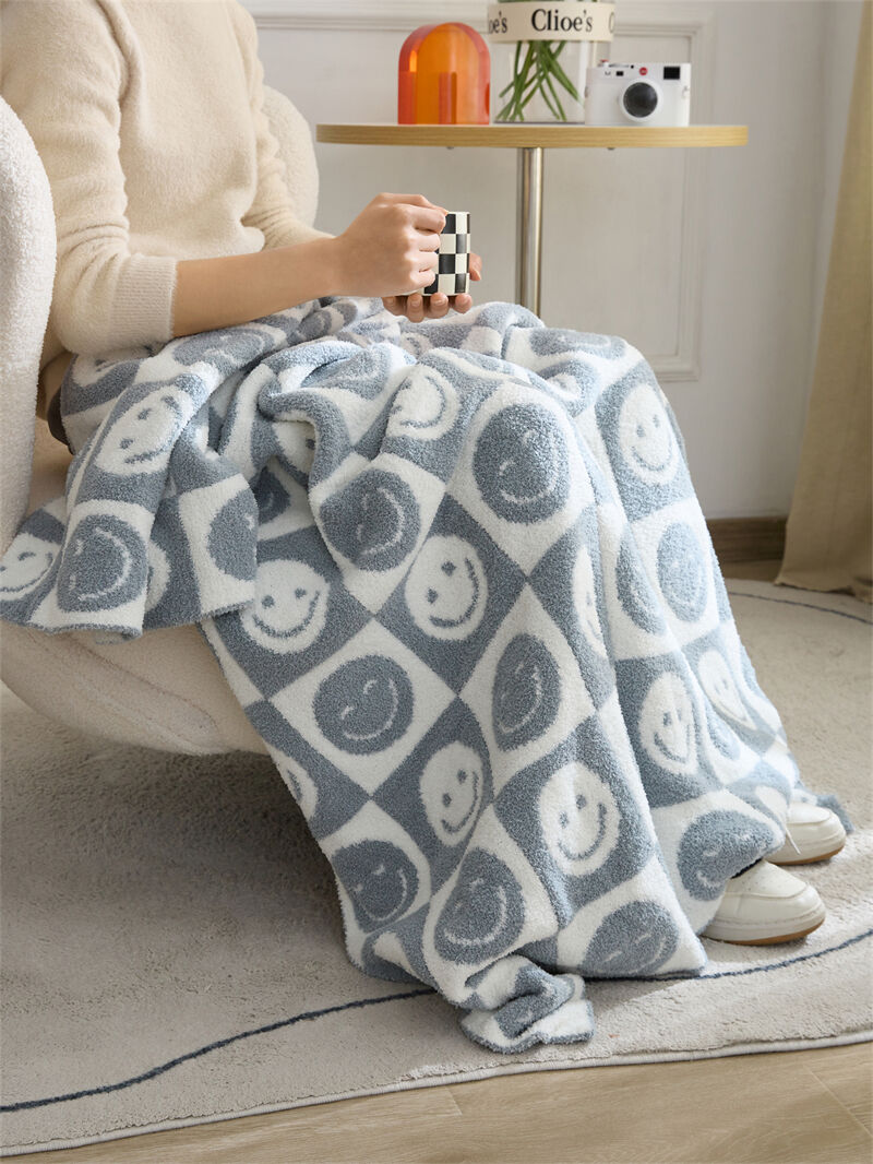 Hot Selling Smiling Checker Super Soft Microfiber Knitted Throw 100% Polyester Blanket for Sofa QPGXL factory