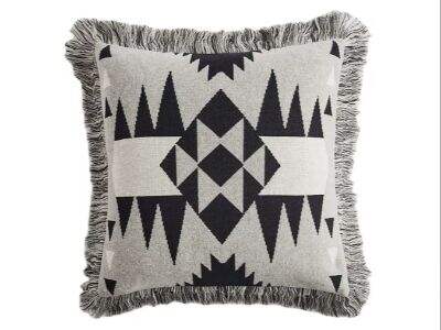 Knitted Pillows: The Trendy Touch Your Living Room Needs