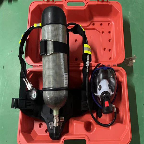 Feuerfester Anzug, um die Arbeit von Feuerwehrleuten sicherer zu machen