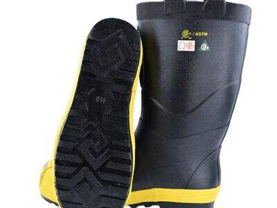 Lors du choix entre des bottes en caoutchouc et des bottes en cuir pour les pompiers, si vous étiez pompier, quel matériau choisiriez-vous ?