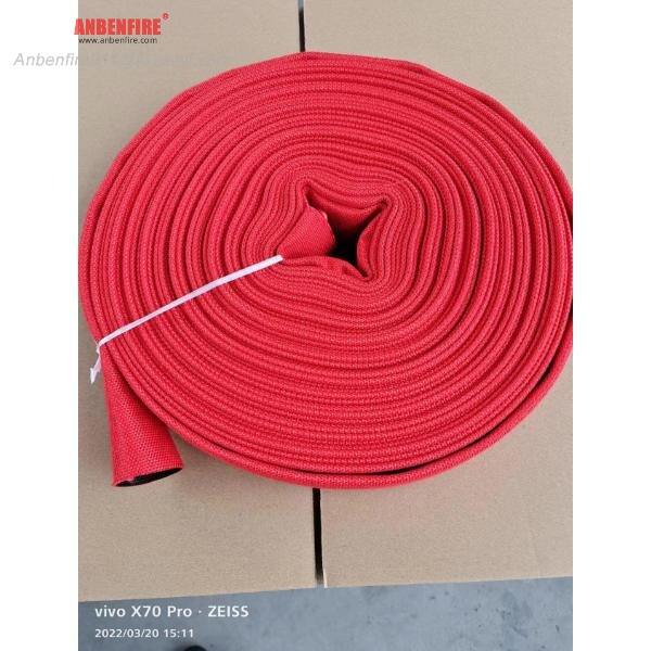 Lance d'incendie en PVC pour un écoulement d'eau efficace et des performances maximales.