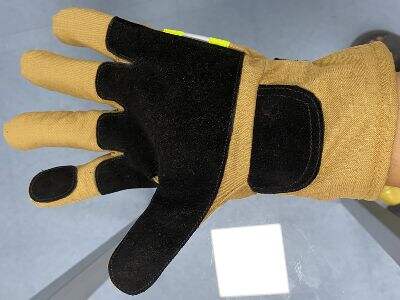 Fajroĉasaj gantoj havas tranĉrezistan klason laŭ EN388