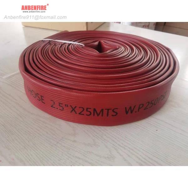 Lance d'incendie en PVC pour une utilisation durable dans des conditions extrêmes.