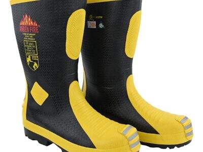 La antikolizaj pintoj de la fajroŝuoj provizas maksimuman protekton por la piedfingroj de fajrobrigadistoj