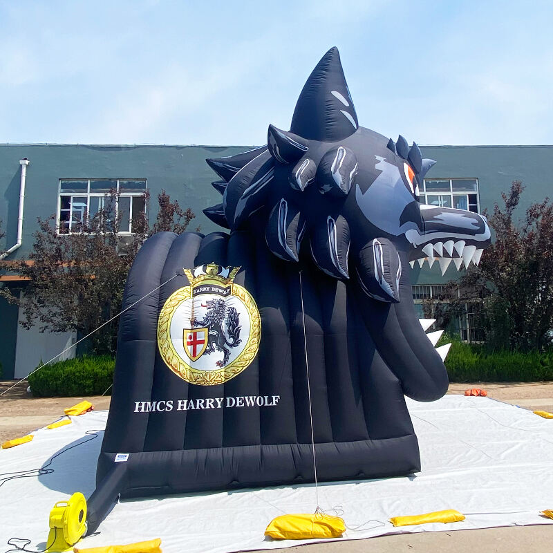 Inflatable wolf head tunnel