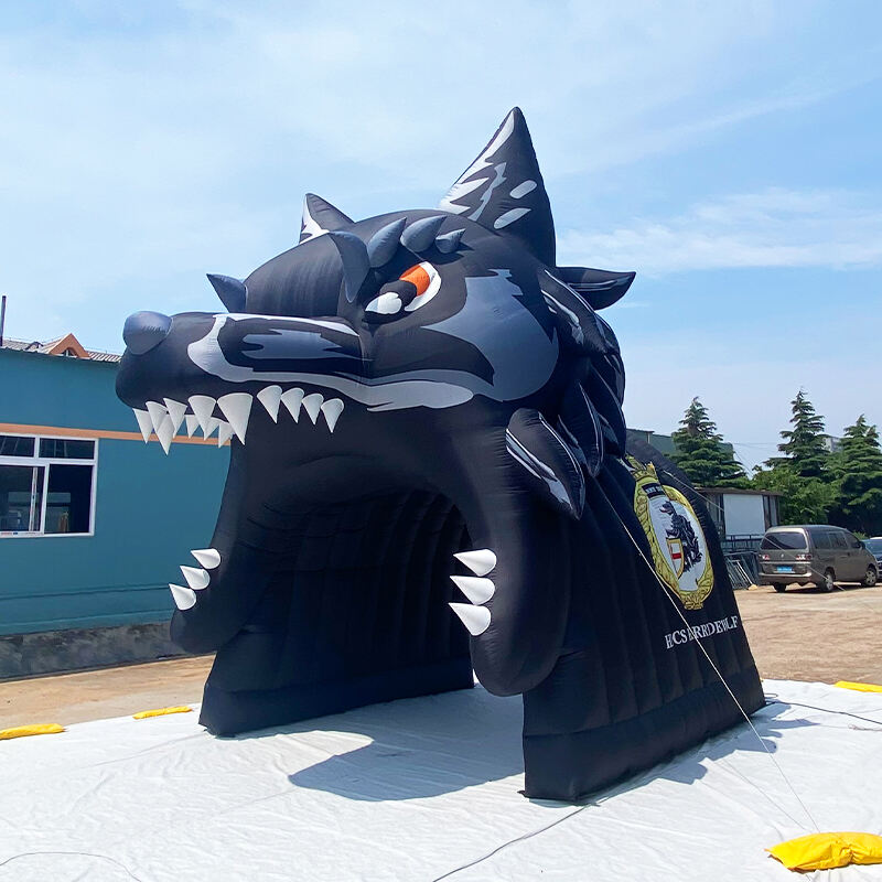 Inflatable wolf head tunnel