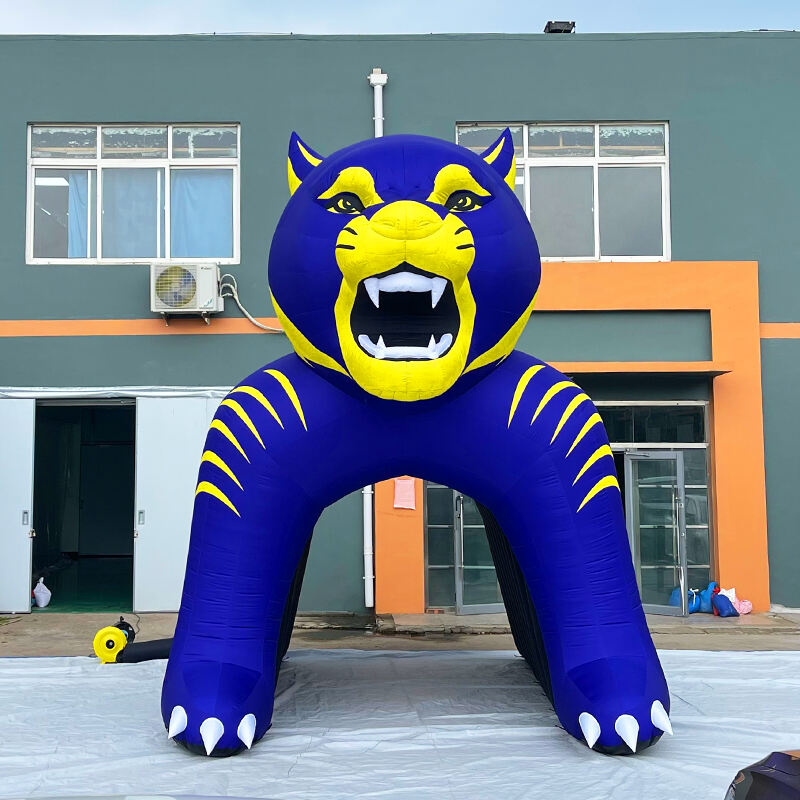 Inflatable cougar tunnel