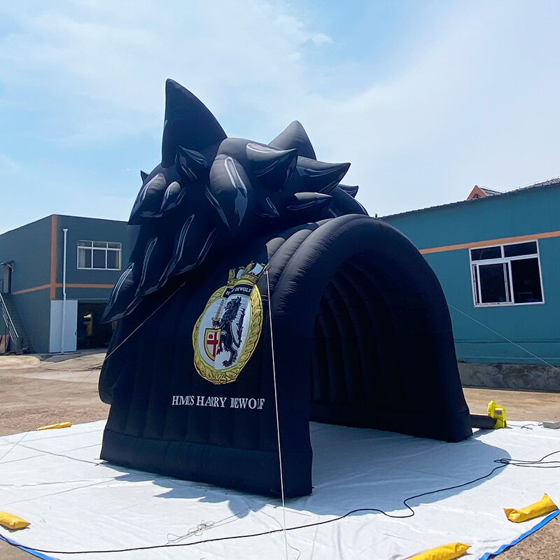 Inflatable wolf head tunnel