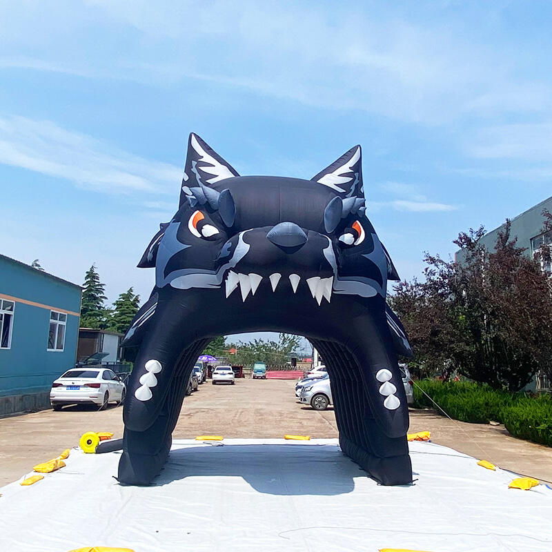 Inflatable wolf head tunnel