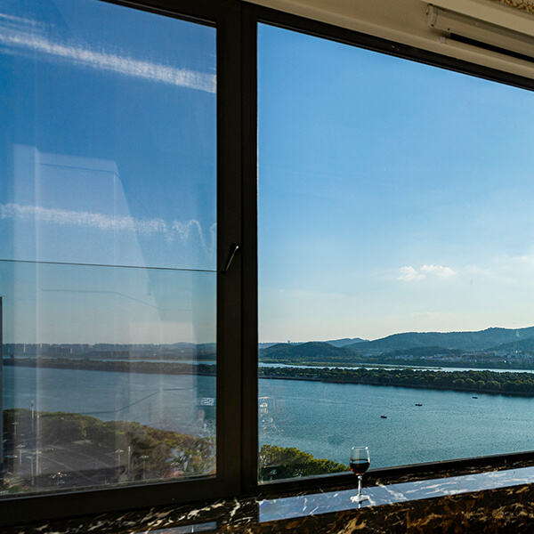 Service and Quality in Tempered Glass Windows