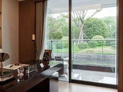 What are the installation methods of aluminum doors and windows in different countries?