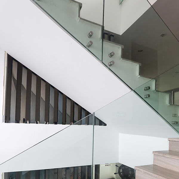 Verwandeln Sie Ihr Zuhause mit atemberaubenden Glas-Treppen