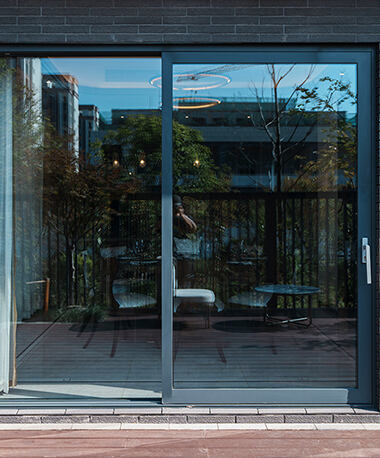 What are the general characteristics of high-end aluminum sliding doors?