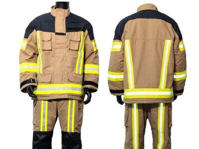 出動装備（ターンアウトギア）における湿気バリア層の配置が蒸発冷却効率に与える影響