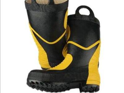 作業時の快適性向上のための消防ブーツの速乾設計