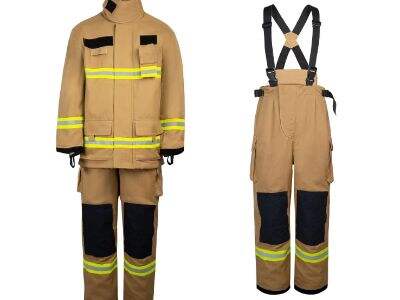 出動用装備の反射性トリムの接着が、強力な溶剤で洗浄すると剥離する