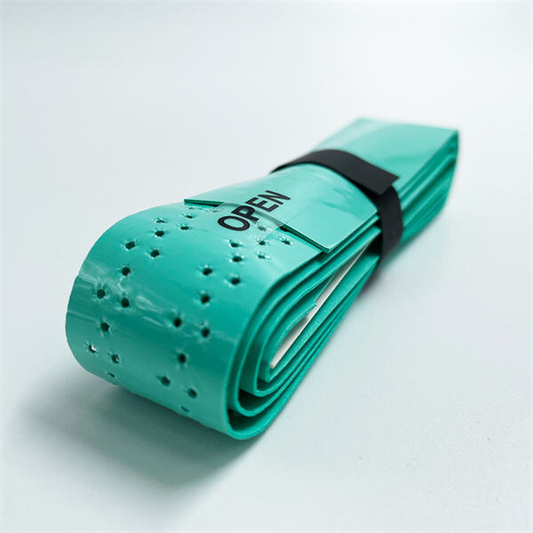 How to maintain a good grip on your badminton racque