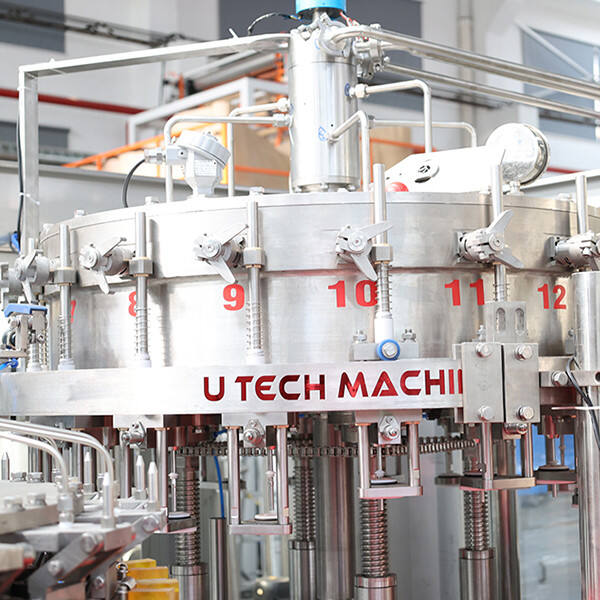 يُحافظ التعبئة المتسقة على سلامة كل زجاجة من زجاجات المشروبات الغازية.