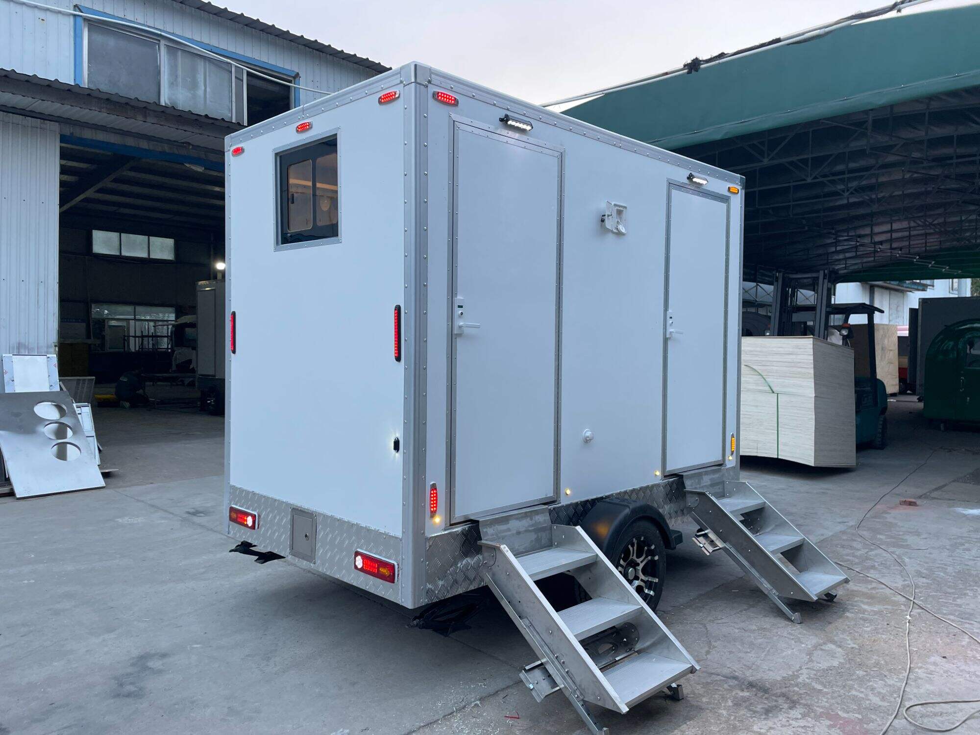 Portable Toilet And Shower Portable  Mobile Trailer Toilets With Trailer