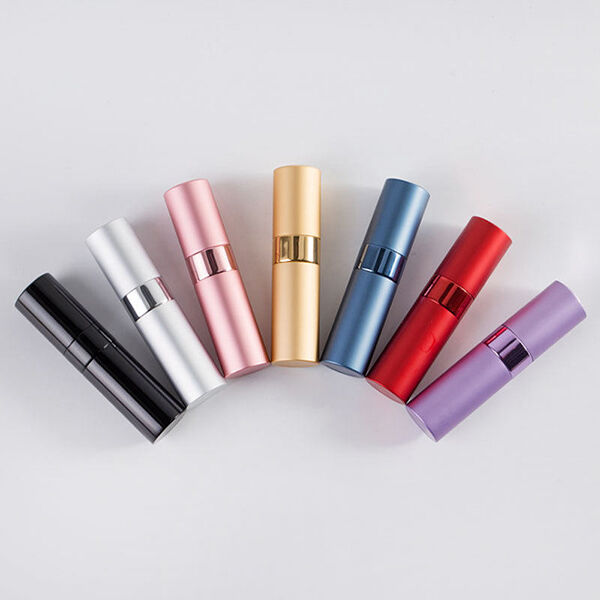 Carrying Your Favorite Scents in Mini Perfume Bottles