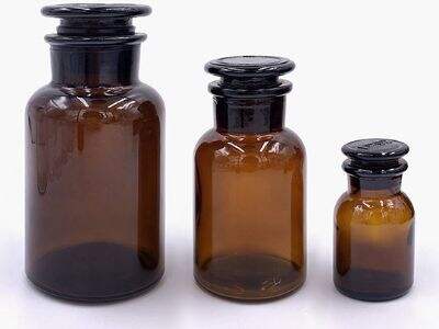 How UV Protection in Amber Glass Extends Essential Oil Shelf Life