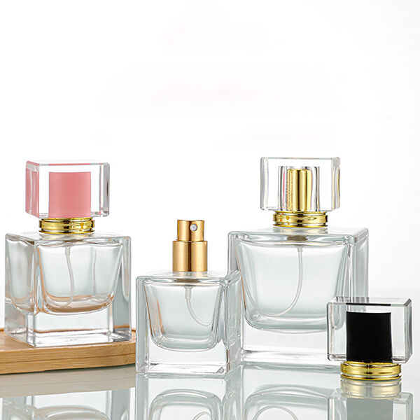 Take your signature scent on-the-go with a convenient spray bottle.