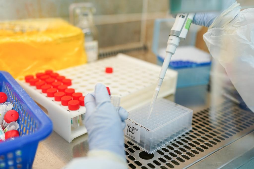 Which nucleic acid sampling tubes meet ISO13485 and FDA standards?