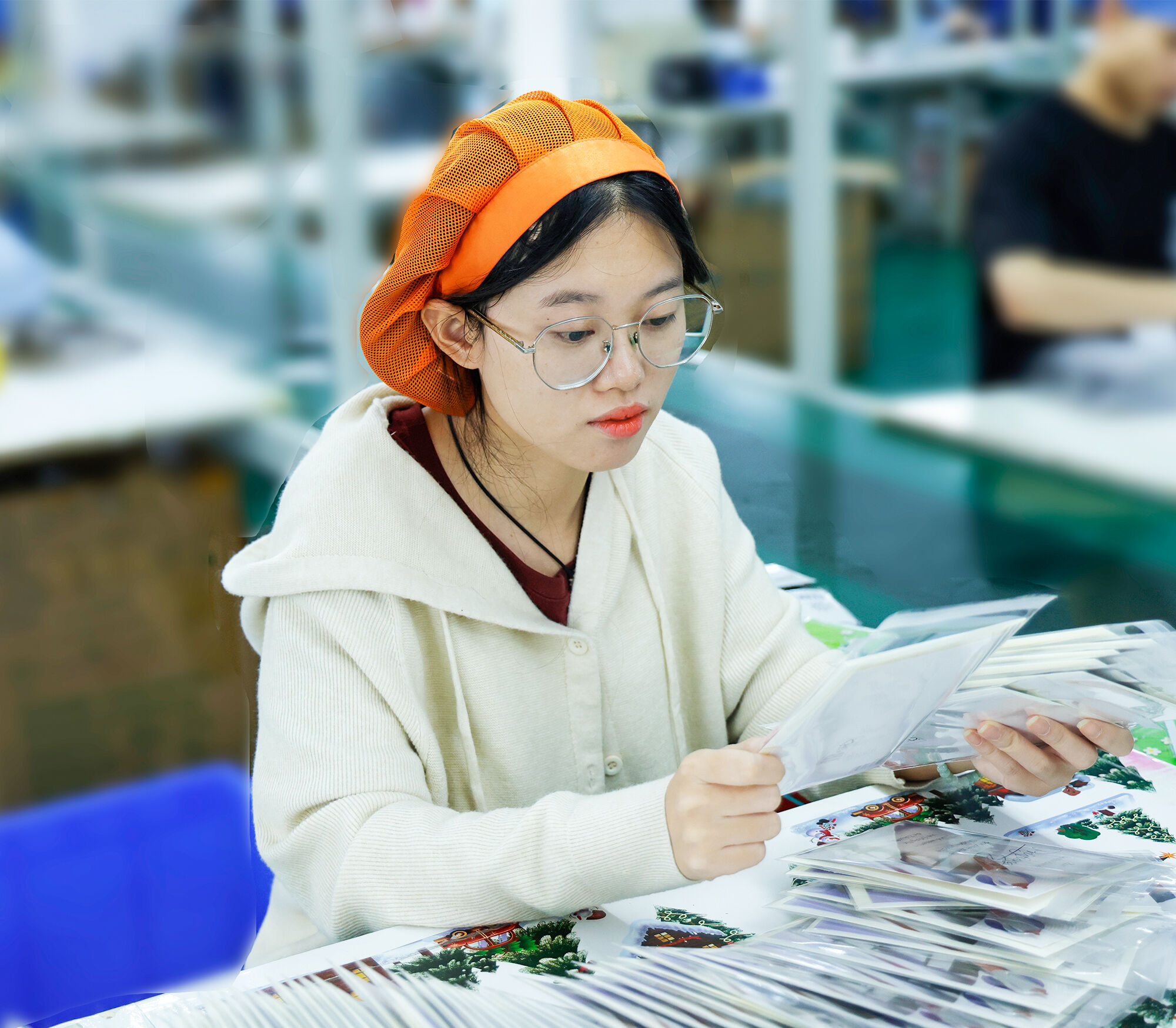 In FQC process, all finished goods are inspected according to our quality standard for each greeting card. The process of final inspection is to ensure production quality in manufacturing before the next process. 