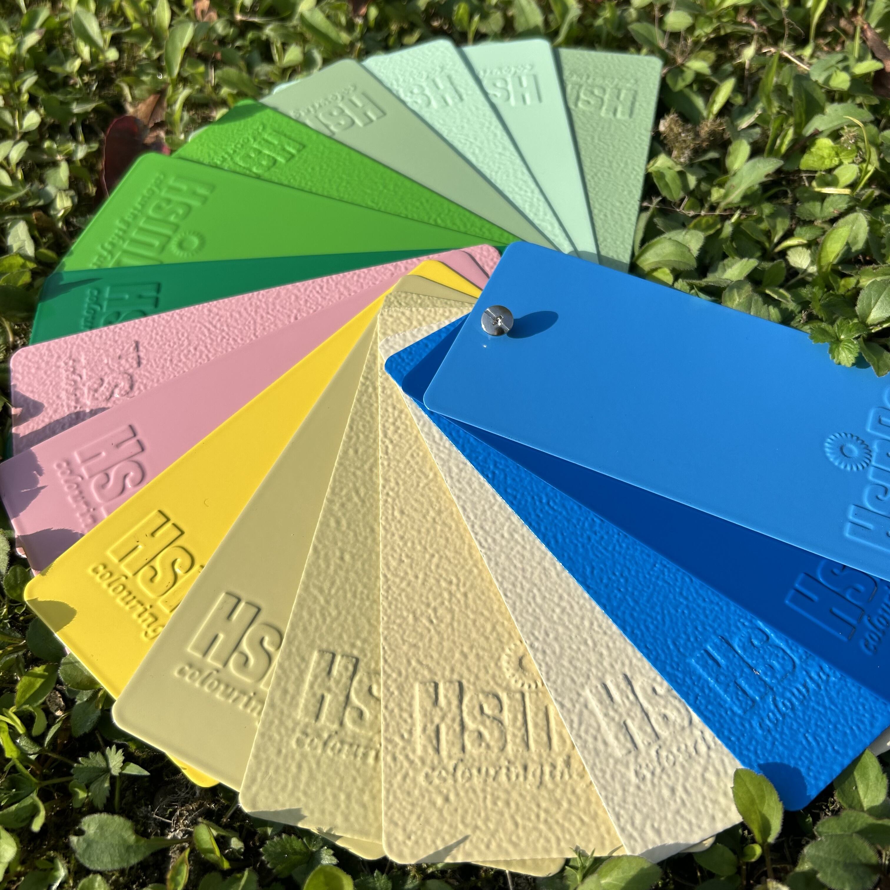 Pantone and Ral Color Custom Glossiness Powder Coating for Architectural Facades Metal Arts Crafts