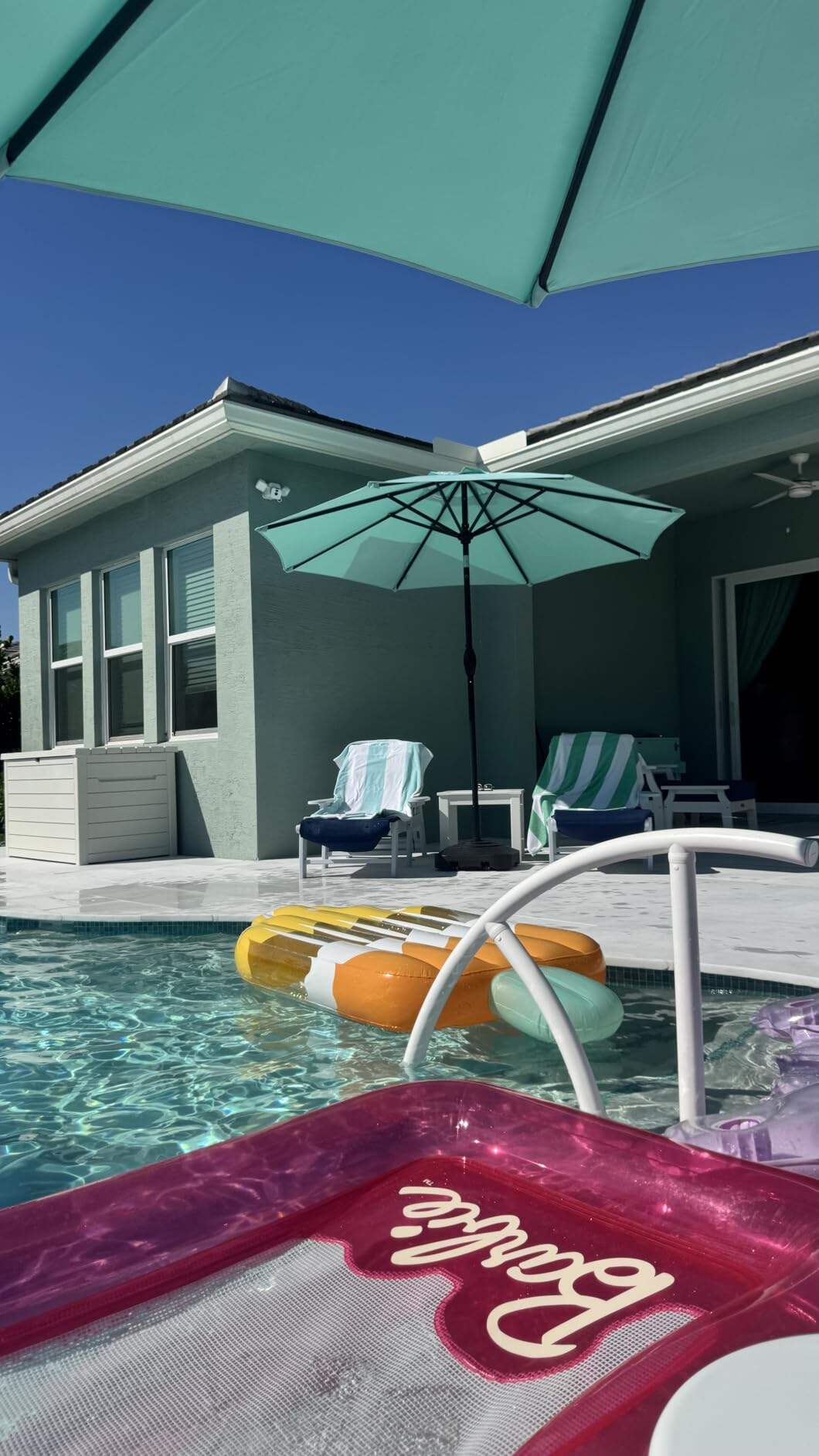 Central Umbrella for the Swimming Pool 2