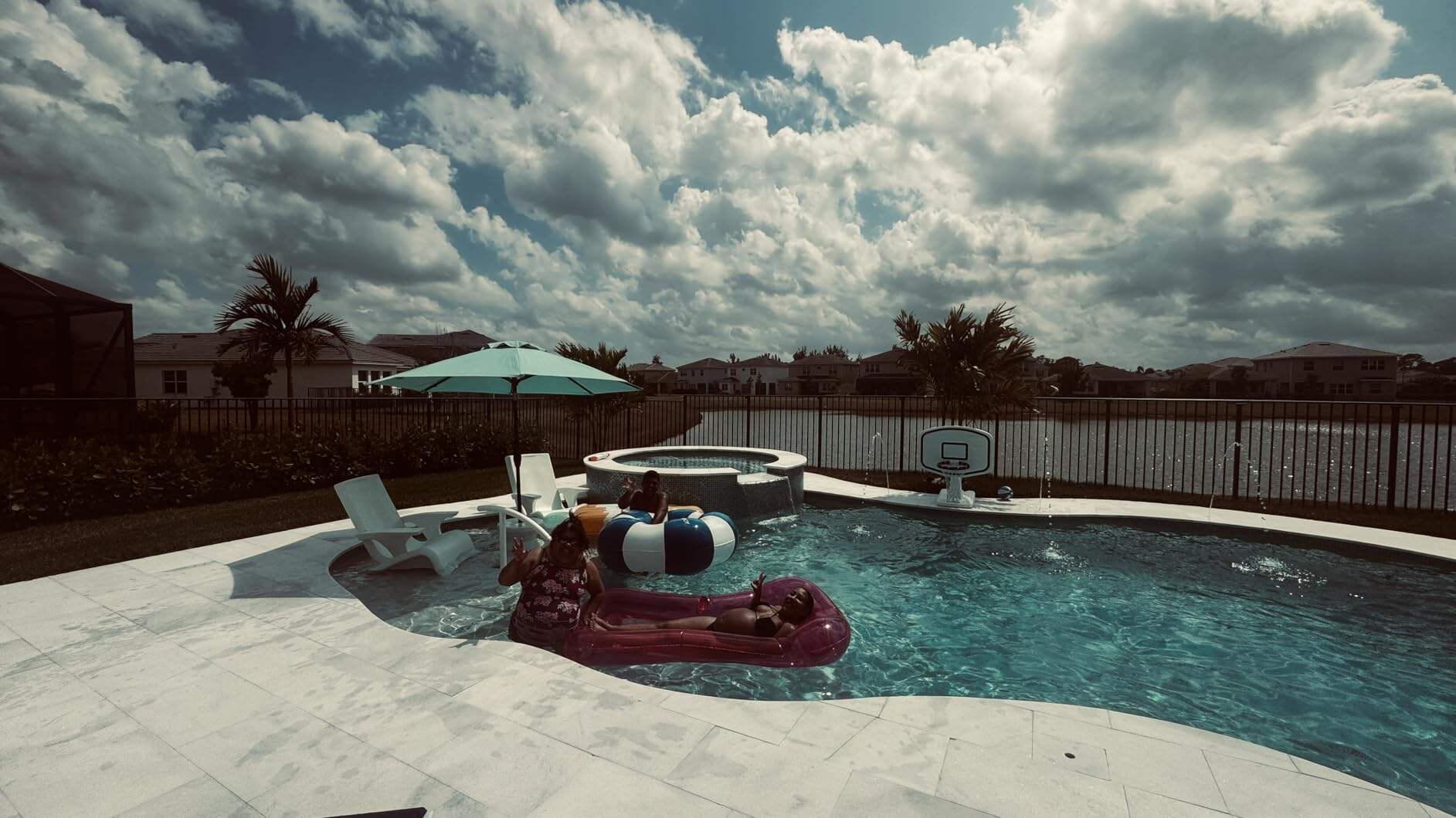 Central Umbrella for the Swimming Pool 2