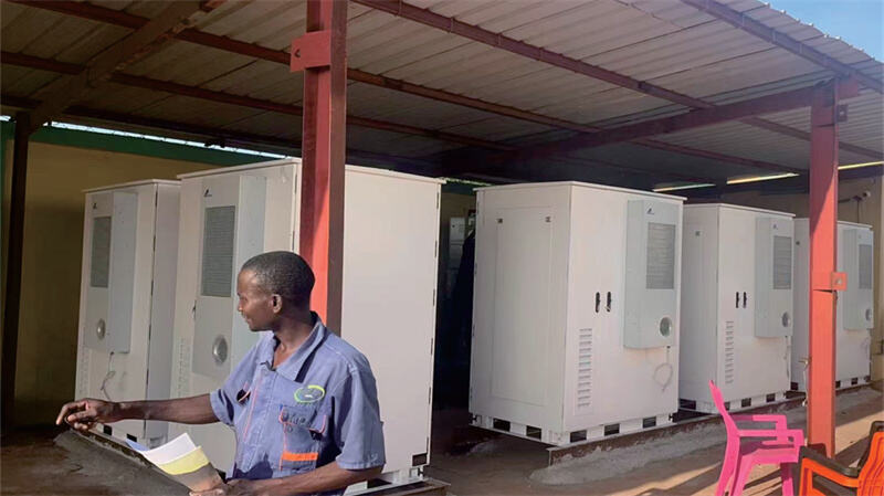 Système hybride Solaire/Stockage/Diesel pour une usine plastique